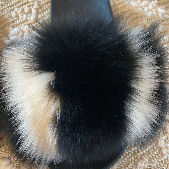 Fox Fur Slides - Picture 2 of 5